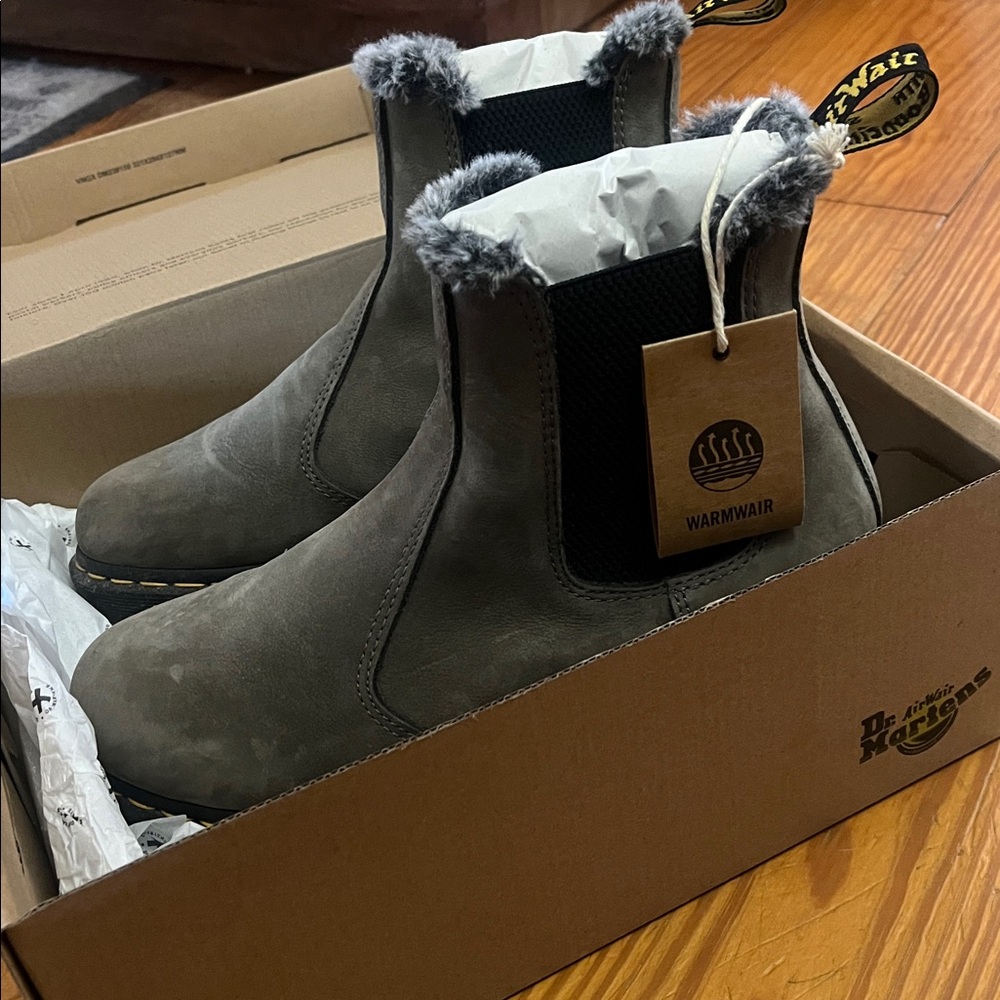 Dr Martens air cushion sole 2976 Chelsea Boots